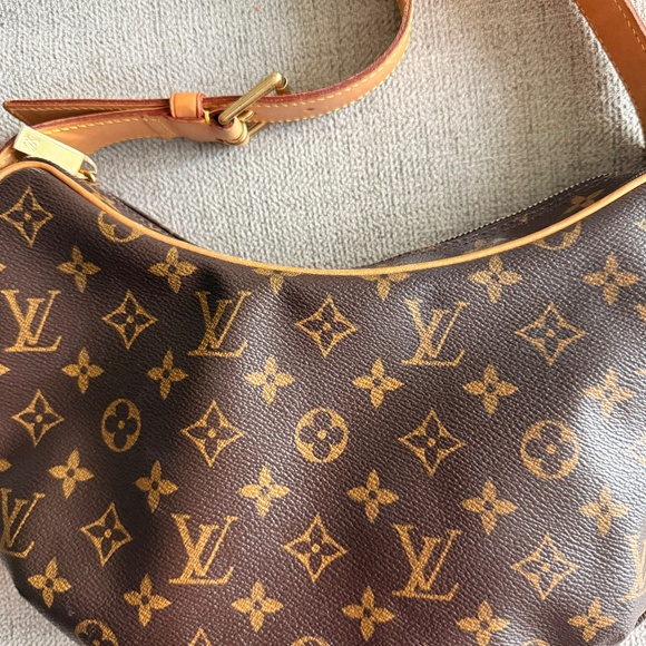 LOUIS VUITTON CROISSANT BAG - Picture 4 of 7